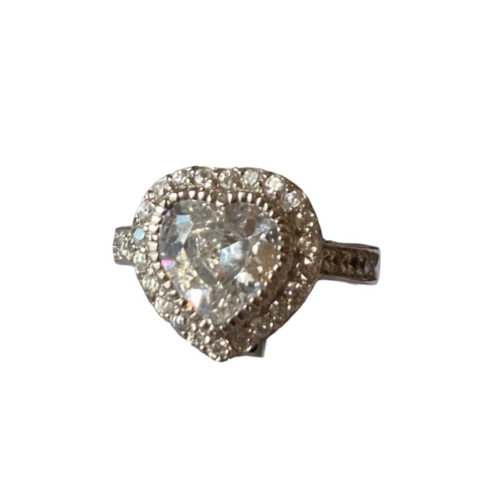Sparkly Women’s Silver Tone Heart Ring Size 7.75